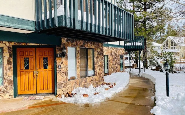 Lakefront Viking Oasis