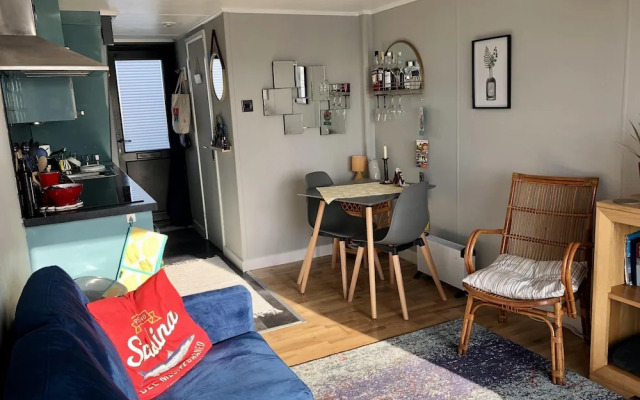 Brighton Water Cabin With Free Parking