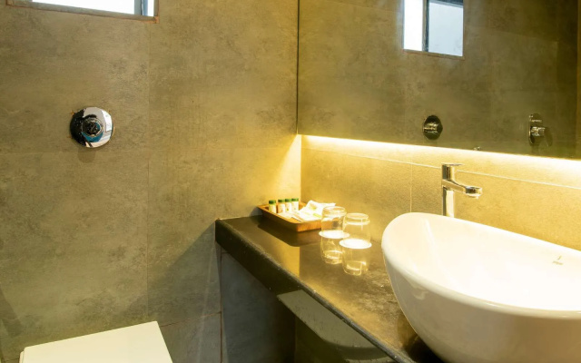 Silver Oak Tropical Resort, By Bay Hotels