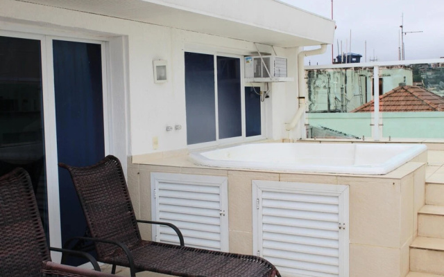 Pineapples F27 Copacabana Penthouse and Pool