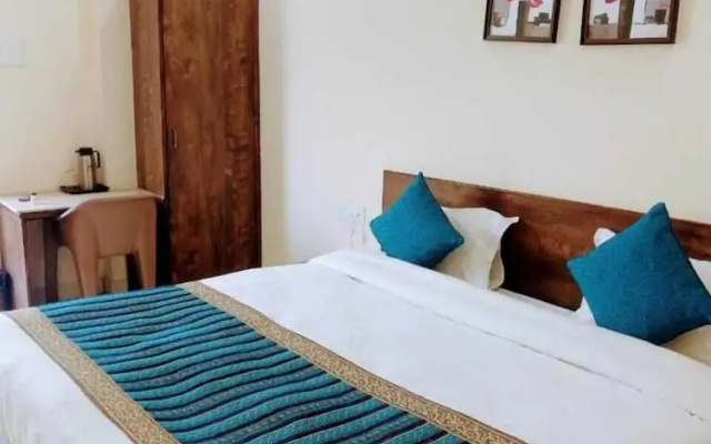 Anroute Stays127- Opp Bansal Hospital