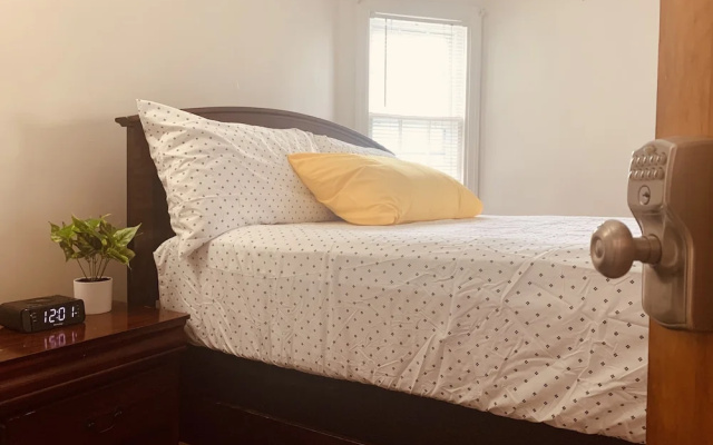 Private Queen Bedroom Garvin