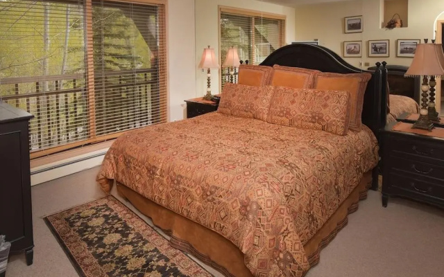 3br Slopeside Beaver Creek Ski-in, Sleeps 10 3 Bedroom Townhouse by RedAwning