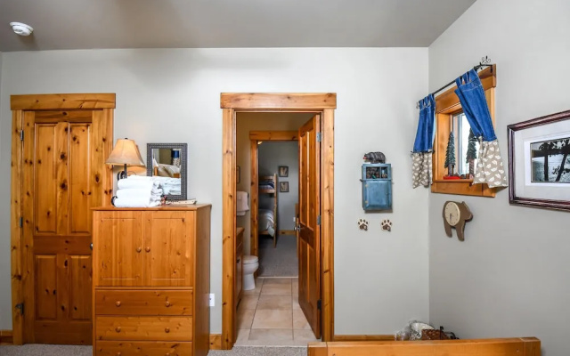 Baraboo Lodge 4 Bedroom Townhome