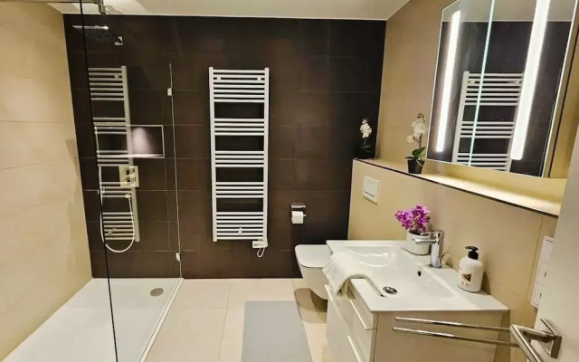 Warm&Bright 1BR w terrace&parking