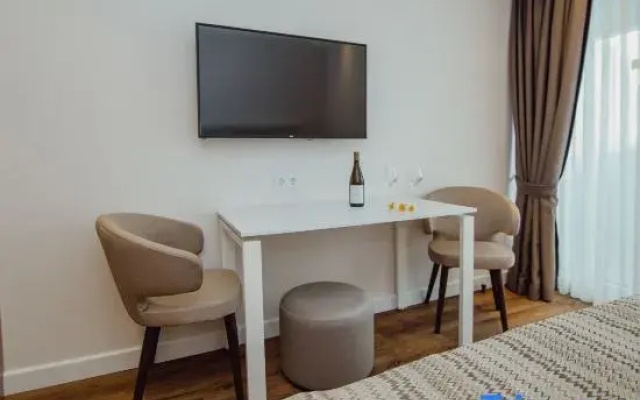 Sunshine Apartments in Alliance Palace
