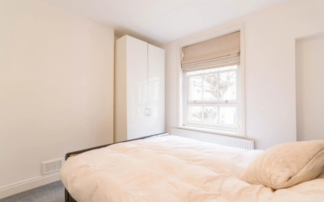 Fantastic 3BD Flat Bethnal Green London Zone 2!