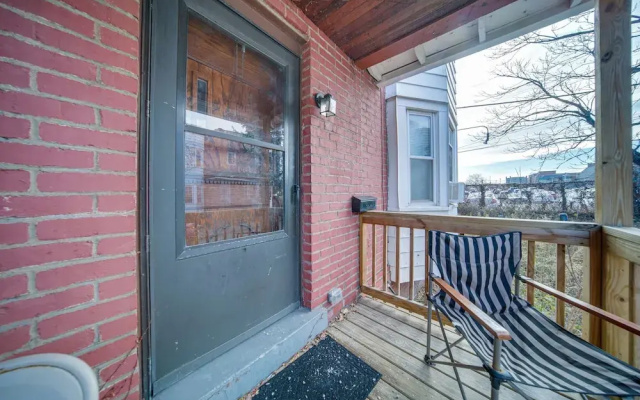 Pet-friendly Cleveland Townhome, 2 Mi to Downtown!