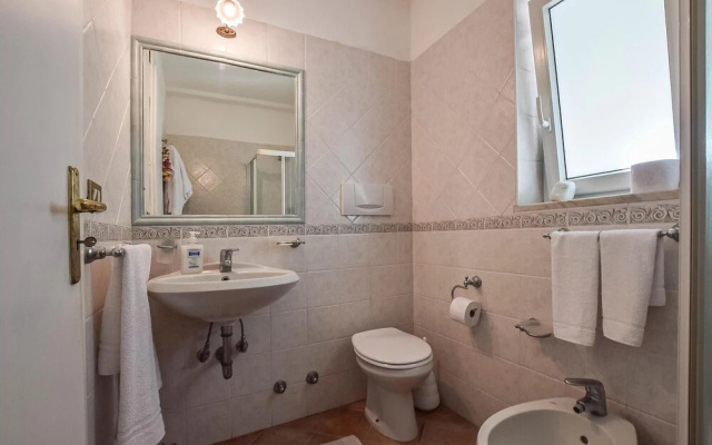 Stunning Home in Sant'angelo With Wifi and 2 Bedrooms