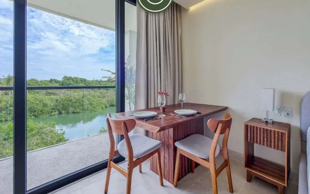 Luxury Condo With Canal View - Near Beach