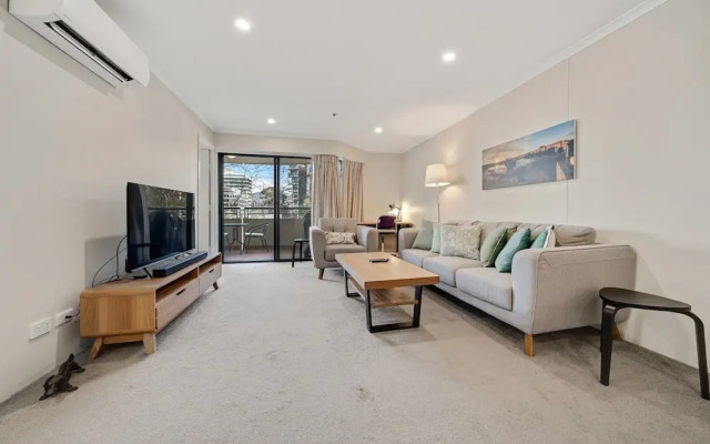 Central 2-bed Apartment With Pool, Gym and Spa