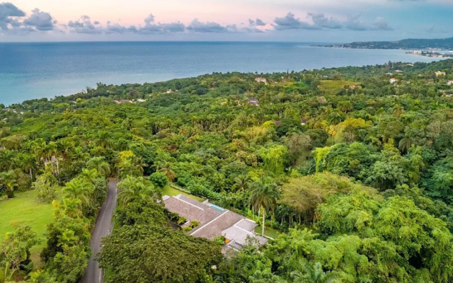 Secluded 3BR Garden Villa Pool Ocean Views