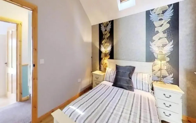 Double Room Ensuite Near Hillsborough Palaces