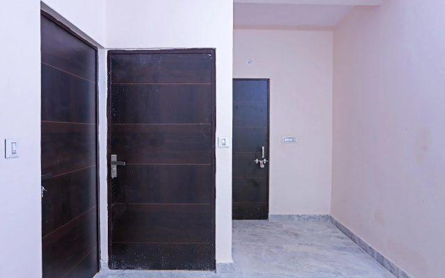 Collection O 48359 Lal Residency