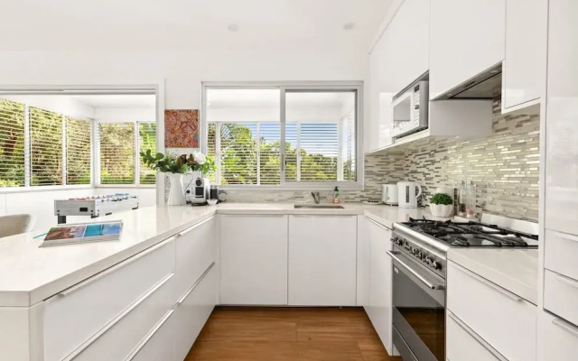 Luxury 2-bed With Ocean Views and Garden
