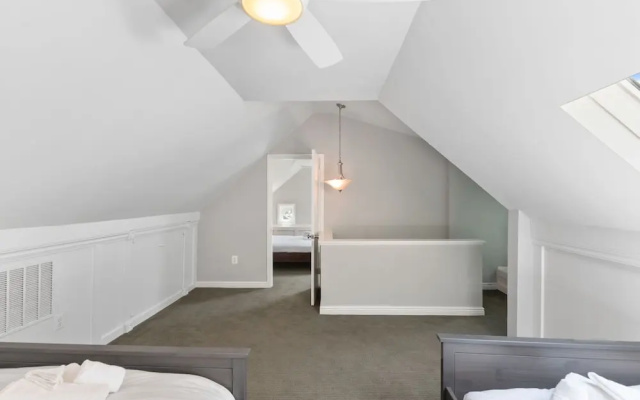 Massive 5BR Historic CozySuites House