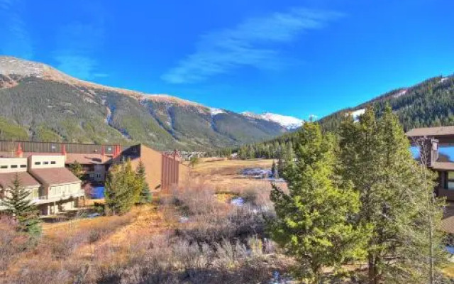 SH402 Summit Condo