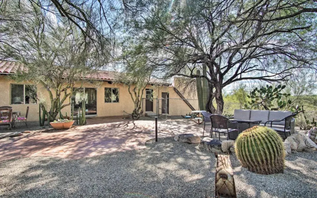 Tucson Foothills Private Estate w/ Mtn Views!