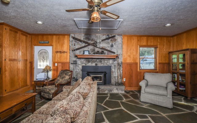 Shamrock Lodge