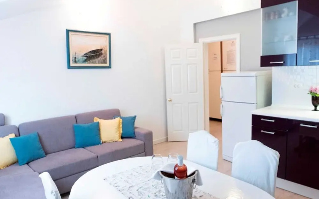 Cozy Villa in Ploce With Shared Pool