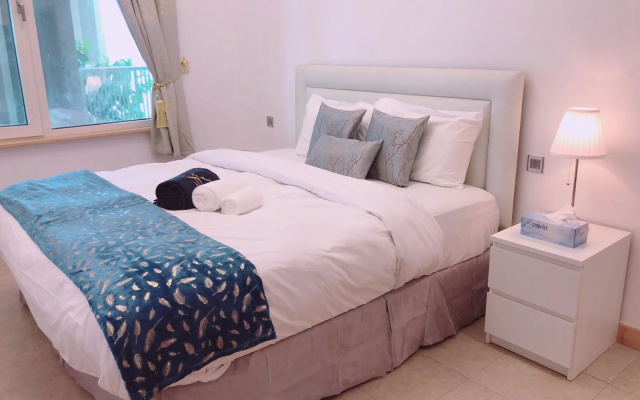 Stunning Beach front 1 bedroom at the palm