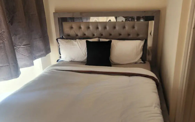 Tettenhall Road Retreat - Modern Apartment