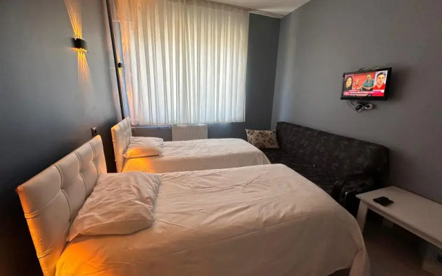 Umk Pansi̇yon Cadde
