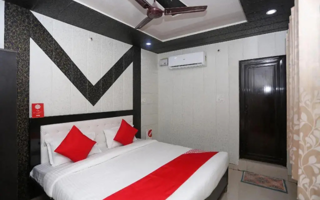 Om Mukunda By WB Inn