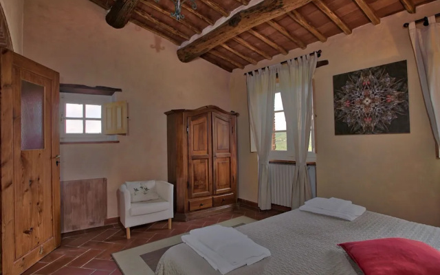 Majestic Farmhouse in Lucignano With Swimming Pool