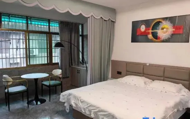 Youyou Homestay (Quzhou High-Speed Railway Station Wanda Plaza)