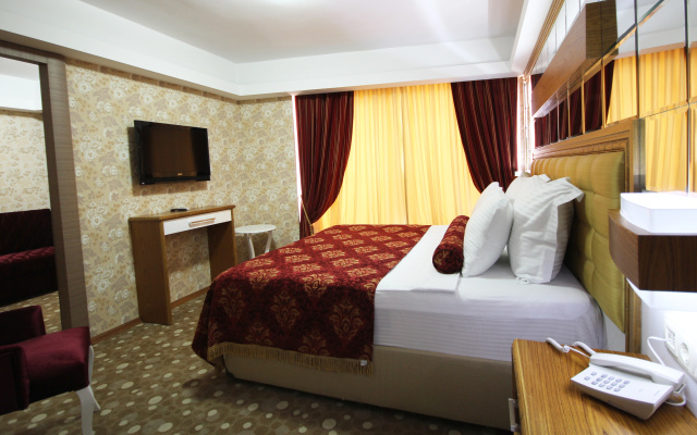 Grand Corner Hotel - Boutique Class