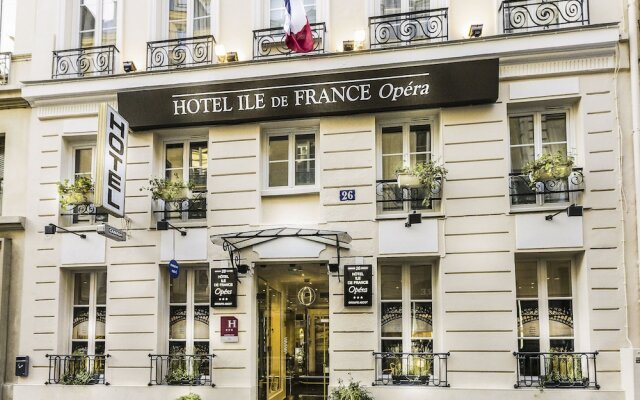 Отель Ile de France Opéra вид на фасад