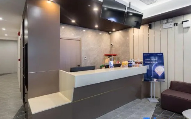 Feiyue Hotel (Shanghai University Jiading North Subway Station)