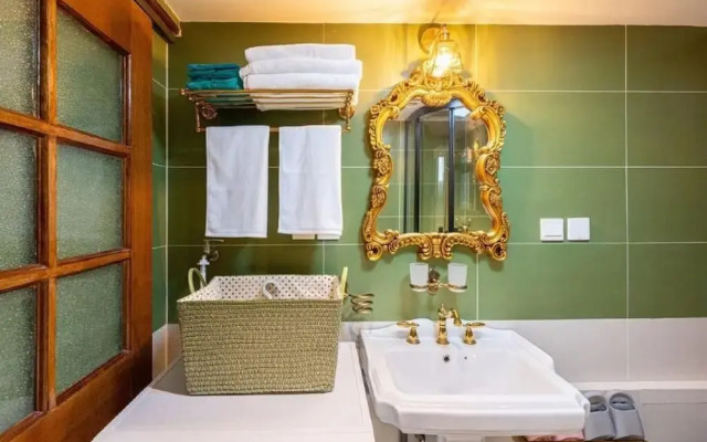 Shanghai Hills& Well-time MCM Family B&B