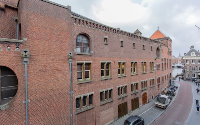 Отель XO Hotels City Centre Нидерланды, Амстердам - 5 отзывов об отеле, цены и фото номеров - забронировать отель XO Hotels City Centre онлайн вид на фасад