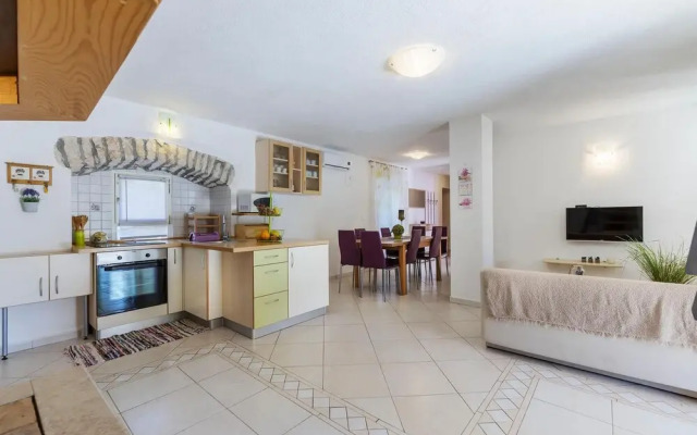 Stunning Home in Labin With 4 Bedrooms and Wifi