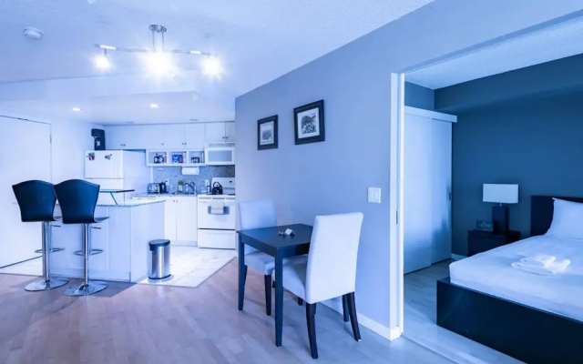 Chic 1 Bed in Heart of Downtown Toronto