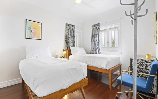 Spacious Family Home With Garden in Quiet Suburb