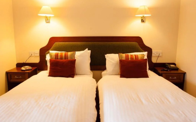 Clan Macduff Hotel