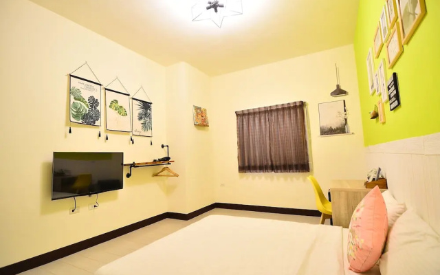Paper Jet B&B
