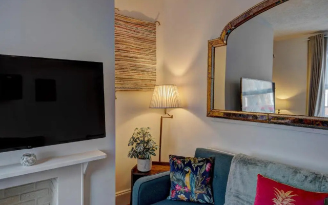 *New* Chester Canal Side 2 Bed Character Home