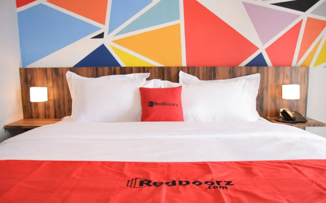 RedDoorz Plus near UNIMED Medan