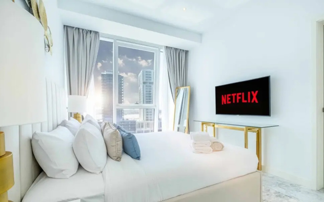 LUX The Pad Executive Suite Canal View 1