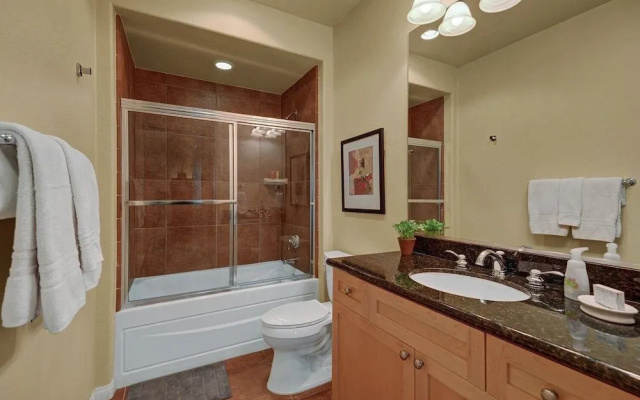 Barefoot Villa Mountain Views & Luxury Spa Access