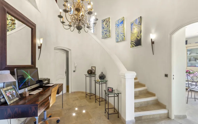 Cannes Mandelieu Lovely 6-Bed Villa