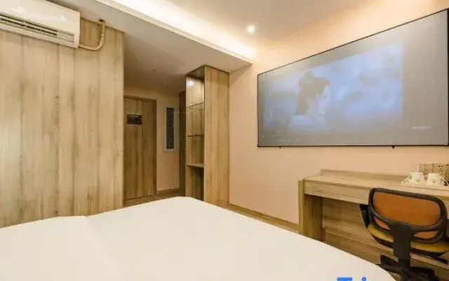 Urba Hotel (Xi'an University of Technology Qujiang Campus Metro Station Branch)