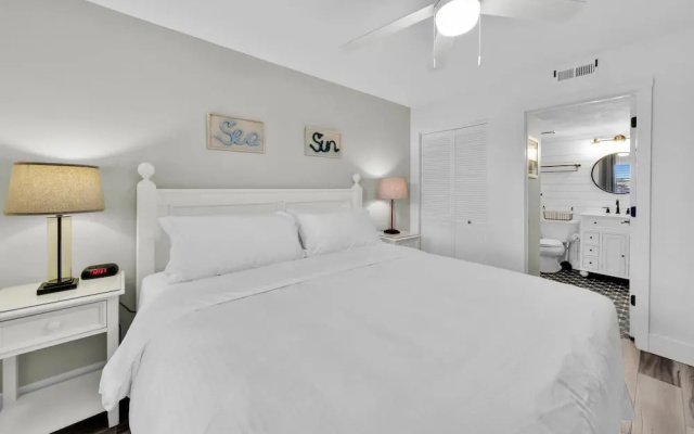 Pelican Beach 307