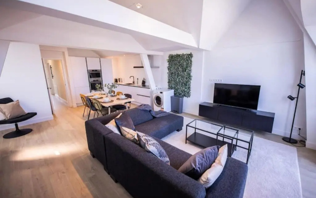 Exceptional 3 Bedroom Serviced Apartment 83m2 -NB304E-