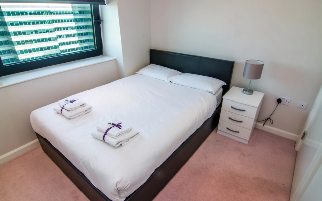 Canary Wharf - Corporate Riverside Apartments