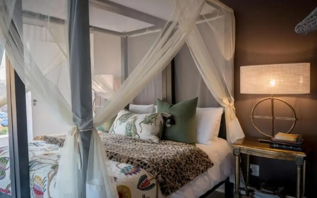 Safari Moon Luxury Bush Lodge
